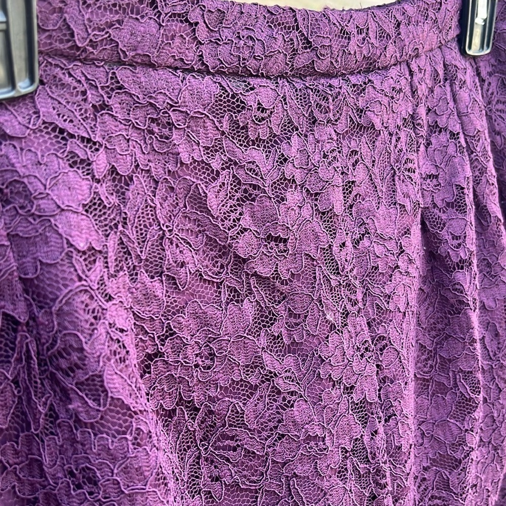 Loft mini skirt, purple floral lace, back zipper, women’s size 6 - Picture 4 of 9